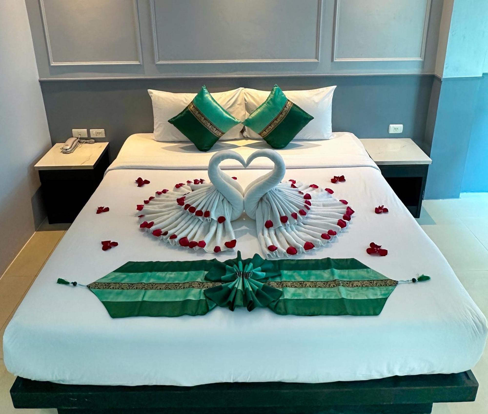 Fundee Boutique Hotel Patong Luaran gambar